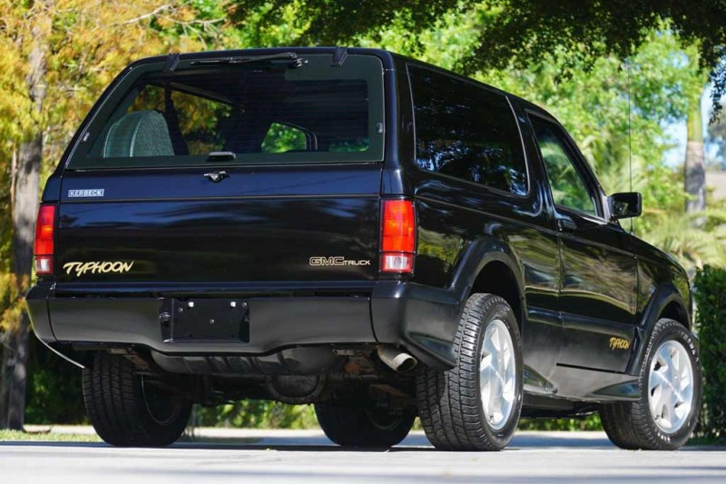 На торги выставлен GMC Typhoon 1993 без пробега: до сотни едет за 5,3 секунды
