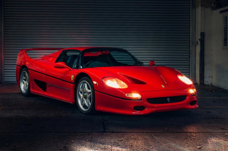 С молотка пустят один из восьми Ferrari F50 с правым расположением руля