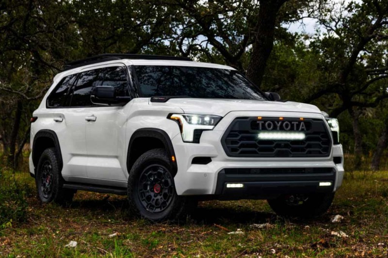 Представлен новый внедорожник Toyota Sequoia 2022 третьего поколения