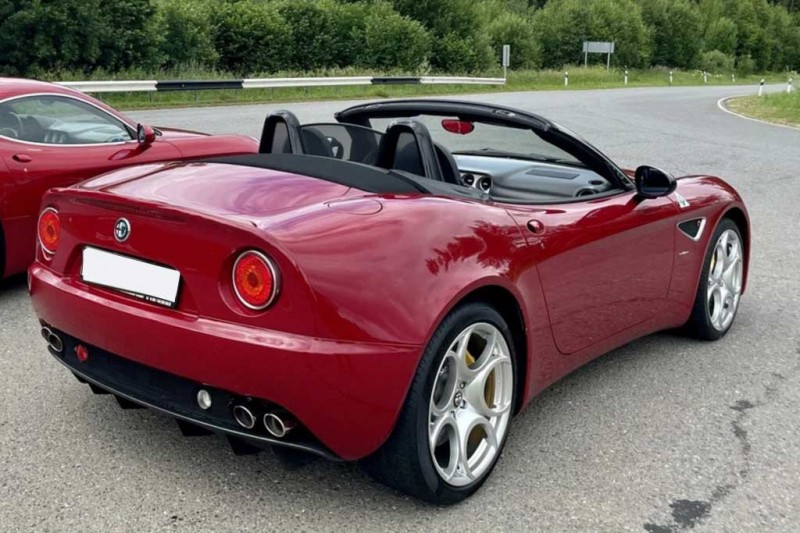 Alfa Romeo, которая не потеряла в цене: в Москве продают 8C Competizione за 27,4 млн
