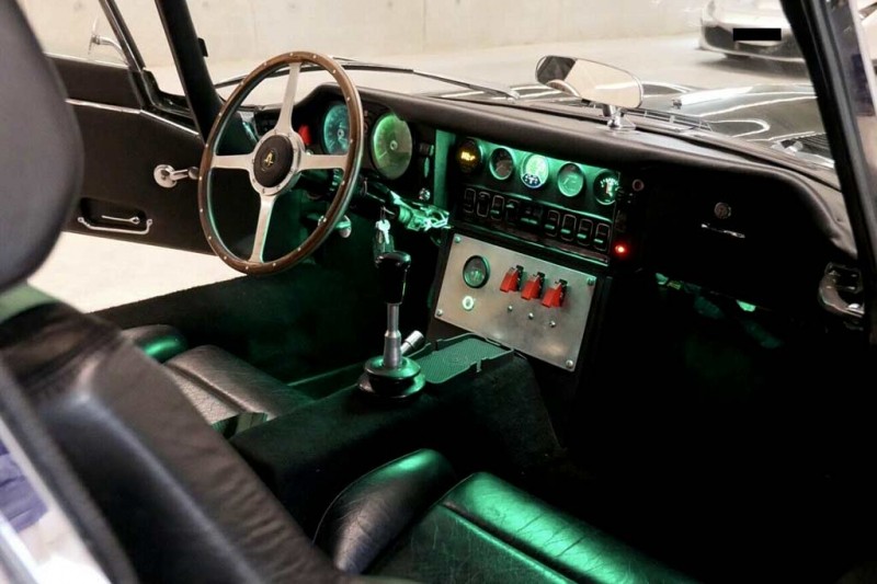 Рестомод Jaguar E-Type 1971 года с 8,5-литровым мотором V12 оценили в 22,5 млн руб