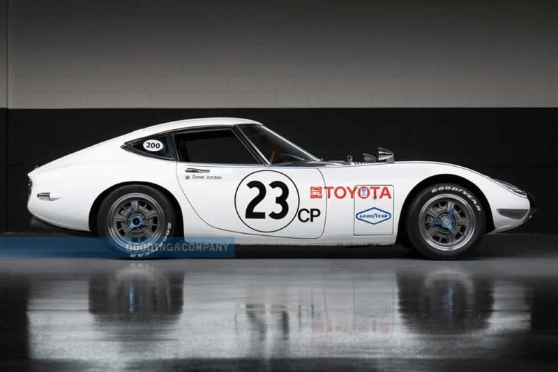 Один из трех экземпляров классического Shelby-Toyota 2000GT продадут с молотка