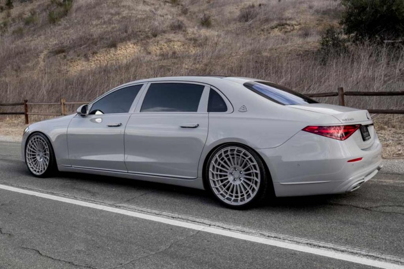 Ким Кардашьян показала свой новый Mercedes-Maybach S580 стоимостью свыше 24 млн