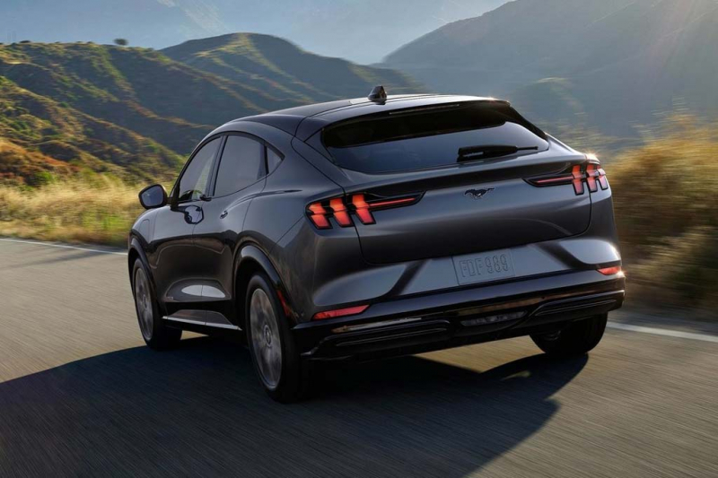 Ford Mustang Mach-E: американцы превратили Мустанг в электрический кроссовер
