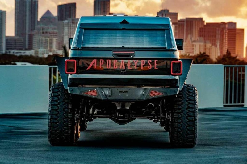 Грозный шестиколесный Jeep Gladiator Hellfire продают на eBay за 18,5 млн рублей