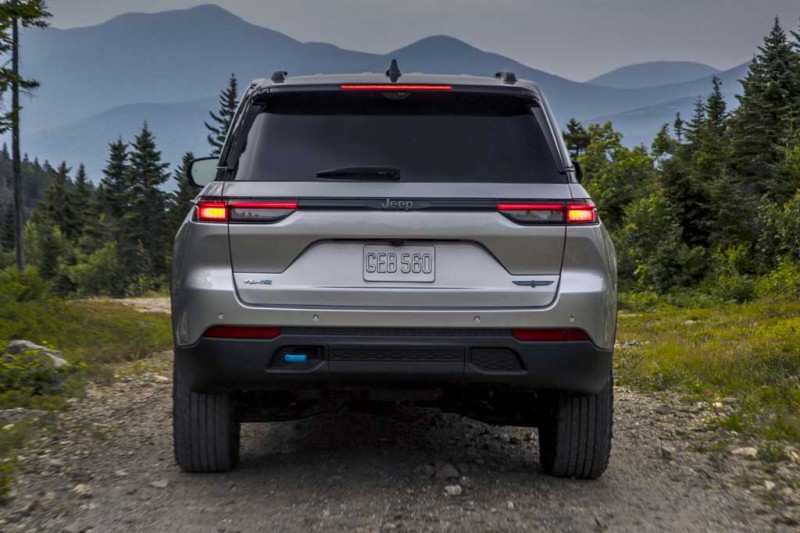 Представлен новый Jeep Grand Cherokee 2022: вскоре внедорожник доберется до РФ