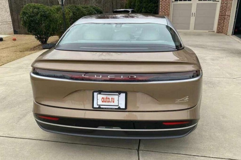 В России предлагают купить американский электрокар Lucid Air: цена выше 23 миллионов