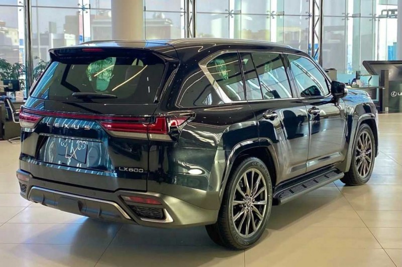 Японцы не могут купить новый Lexus LX: очередь на машины растянулась до 2026 года