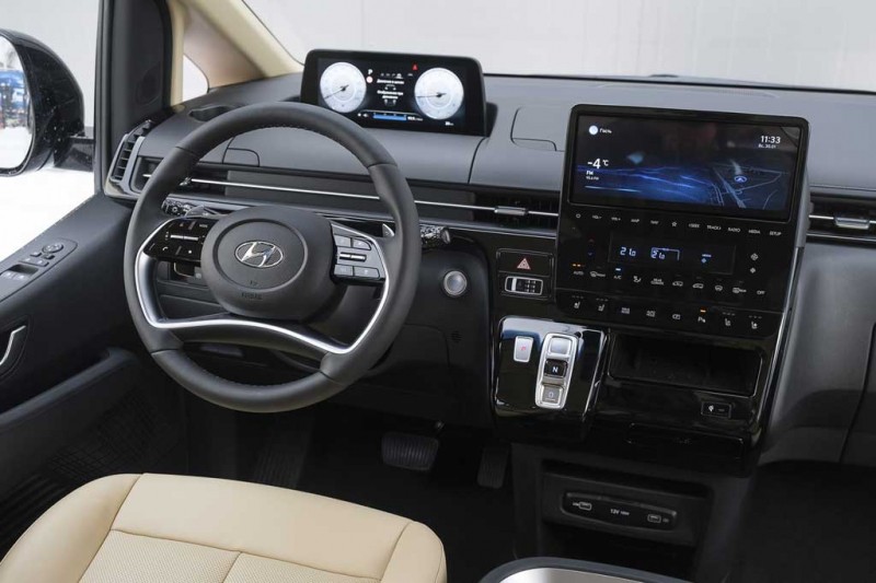 Новый Hyundai Staria добрался до России: названы цены на минивэн и фургон