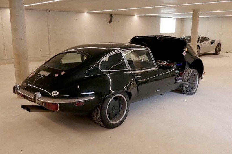 Рестомод Jaguar E-Type 1971 года с 8,5-литровым мотором V12 оценили в 22,5 млн руб
