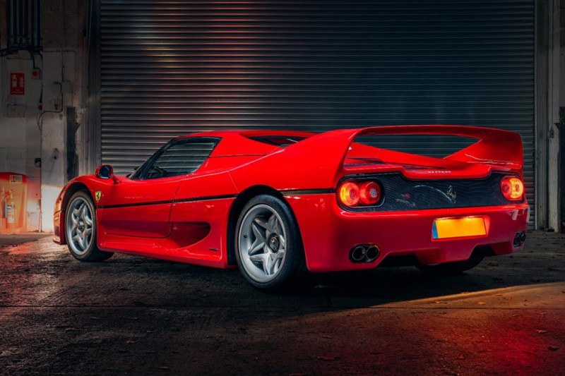 С молотка пустят один из восьми Ferrari F50 с правым расположением руля