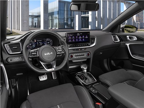 Тест-драйв KIA Ceed (поколение III рестайлинг) - Kia Ceed решил подкупать &laquo;фокусами&raquo; и мотором