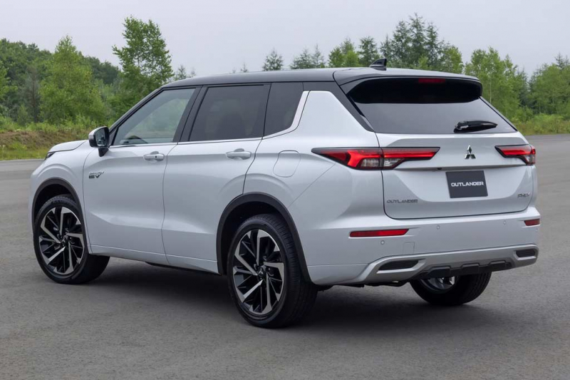Новый гибридный Mitsubishi Outlander PHEV: еще мощнее и дальнобойнее