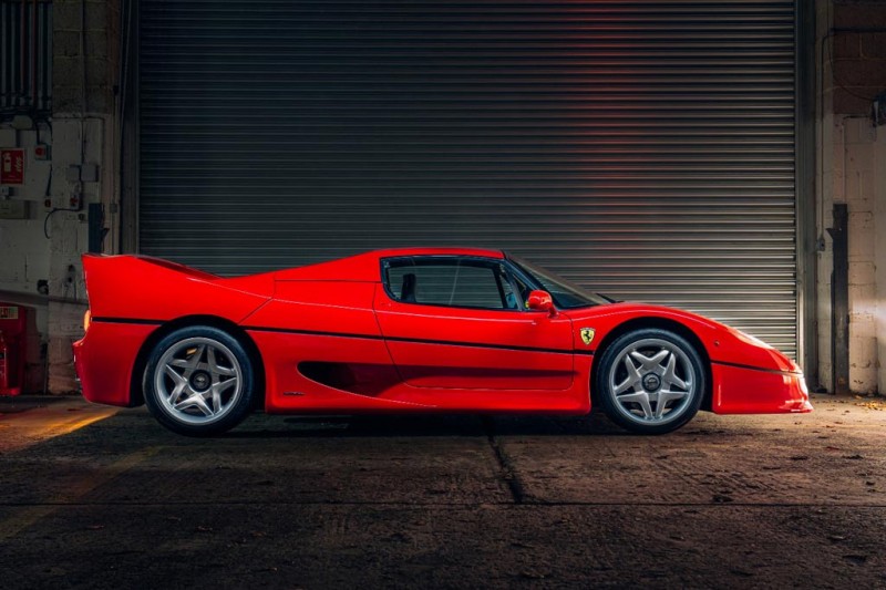 С молотка пустят один из восьми Ferrari F50 с правым расположением руля