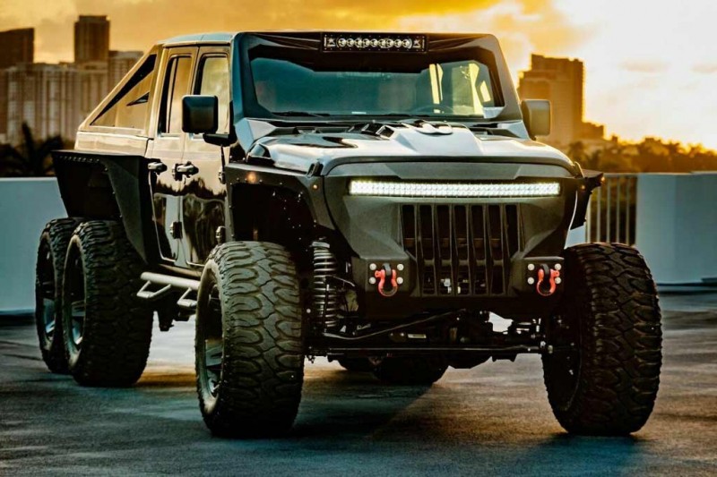 Грозный шестиколесный Jeep Gladiator Hellfire продают на eBay за 18,5 млн рублей