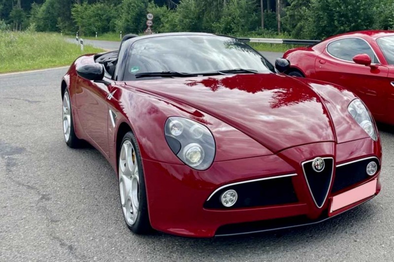 Alfa Romeo, которая не потеряла в цене: в Москве продают 8C Competizione за 27,4 млн