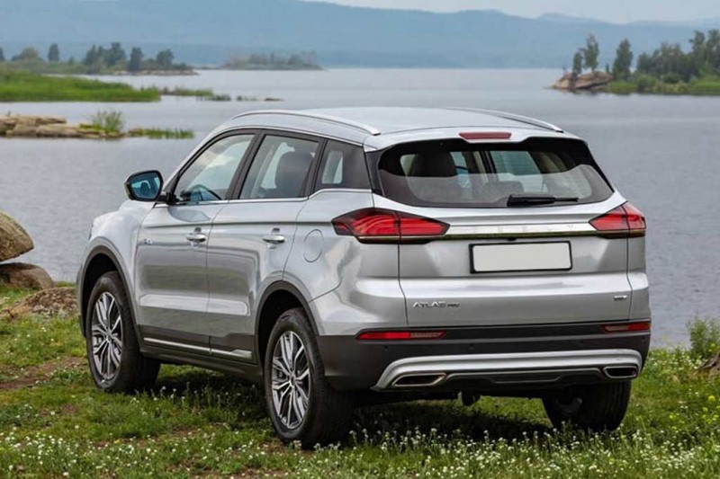 Geely Atlas Pro 2021 стал первым гибридным кроссовером марки в России
