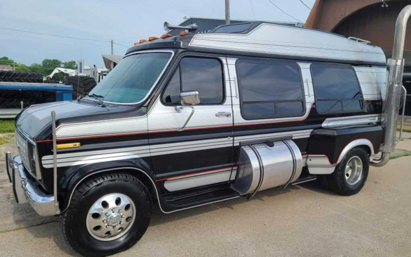 Доработанный Ford E-350 1991 с элементами от грузовика продают за 1,3 млн