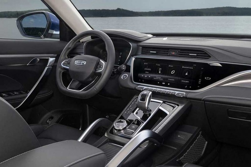 Geely Atlas Pro 2021 стал первым гибридным кроссовером марки в России