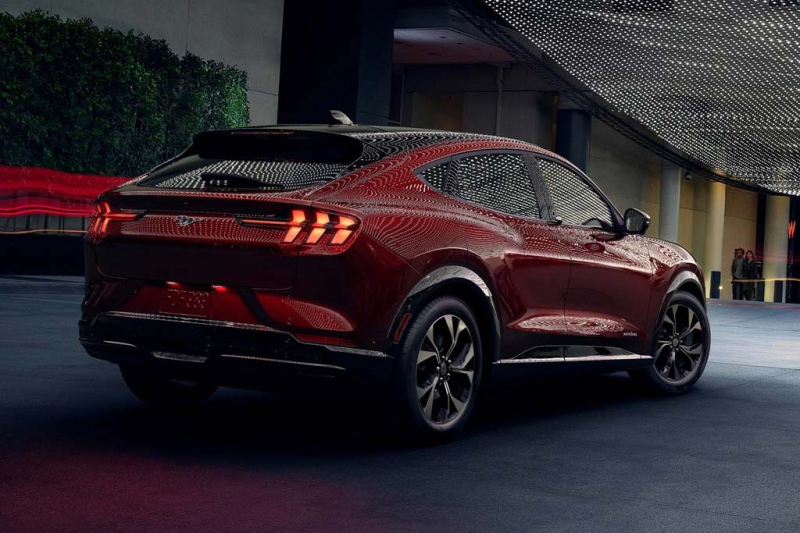 Ford Mustang Mach-E: американцы превратили Мустанг в электрический кроссовер