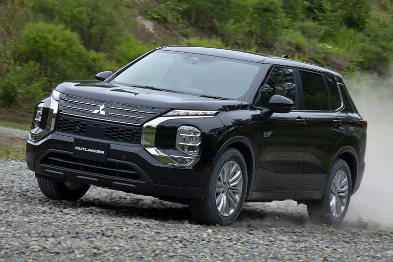 Новый гибридный Mitsubishi Outlander PHEV: еще мощнее и дальнобойнее