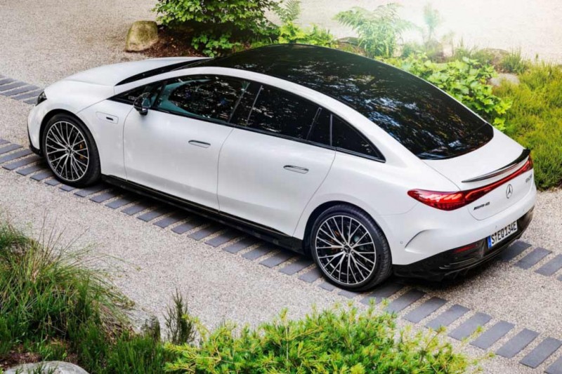 Электрический седан Mercedes-Benz EQE получил сразу две версии от AMG