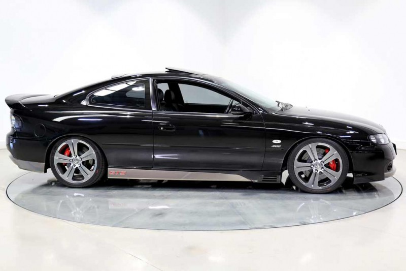 Последний из 24 экземпляров HSV GTS 300 Coupe 3 продают почти за 14,0 млн рублей