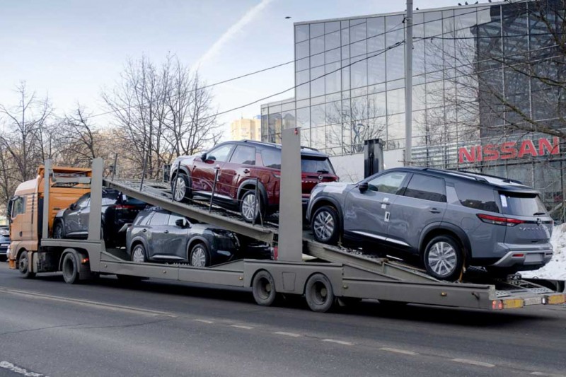 В России начались продажи Nissan Pathfinder 2022: машины добрались до дилеров