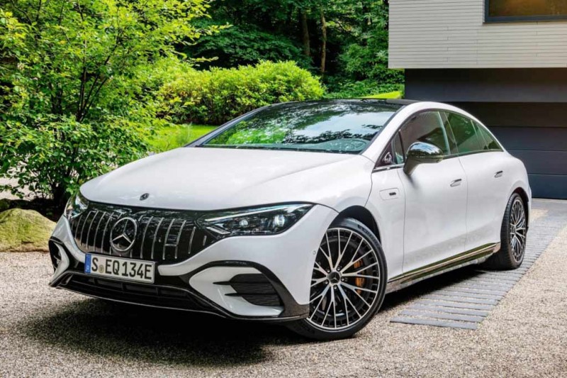 Электрический седан Mercedes-Benz EQE получил сразу две версии от AMG