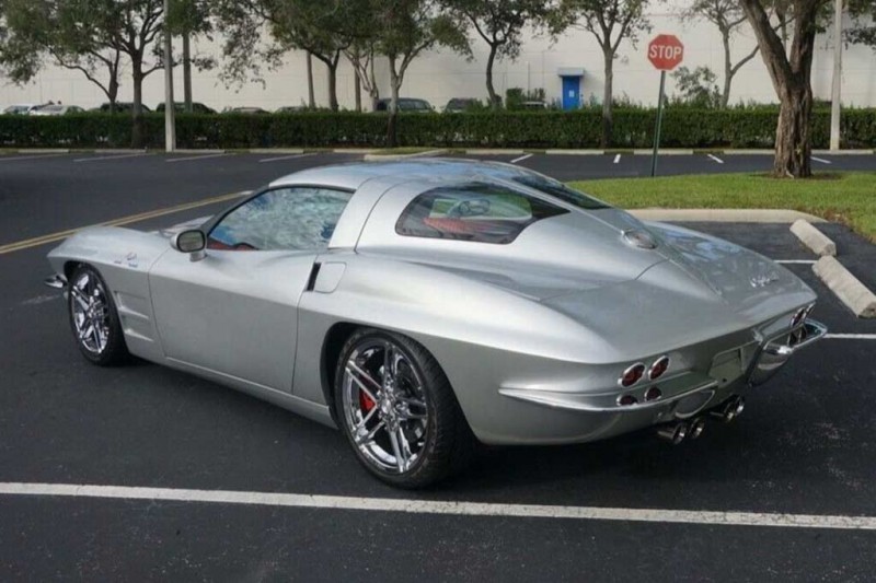 Спецы из Karl Kustoms построили реплику Corvette C2 на базе более современной модели