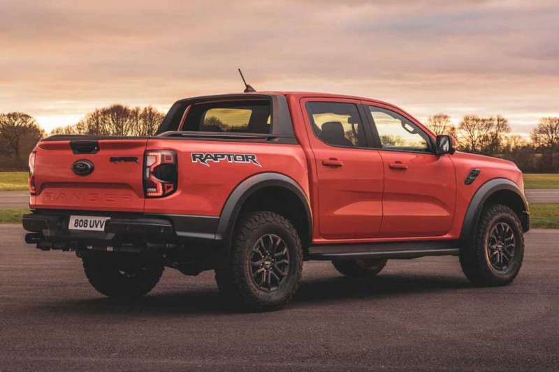 Новый пикап Ford Ranger Raptor 2022 предложили с двумя разными движками