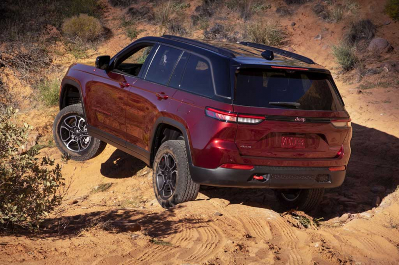 Представлен новый Jeep Grand Cherokee 2022: вскоре внедорожник доберется до РФ