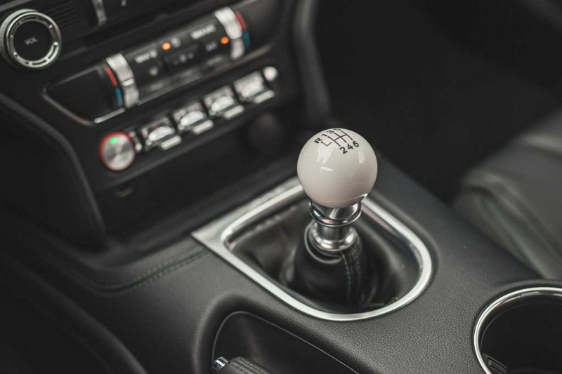 Механическая коробка передач без педали сцепления: Ford запатентовал технологию
