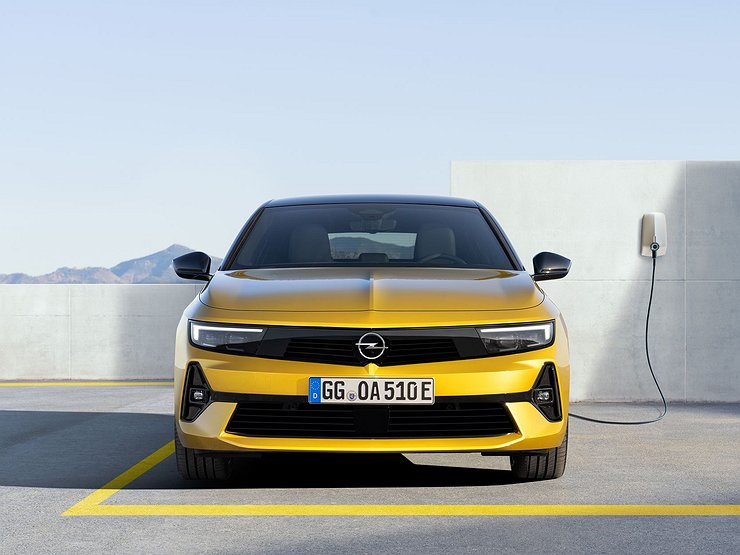 Названы сроки появления в России новейшего Opel Astra