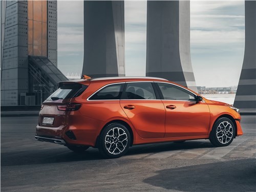 Тест-драйв KIA Ceed (поколение III рестайлинг) - Kia Ceed решил подкупать &laquo;фокусами&raquo; и мотором