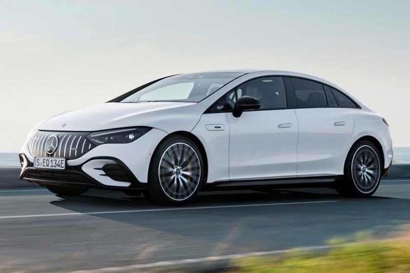Электрический седан Mercedes-Benz EQE получил сразу две версии от AMG