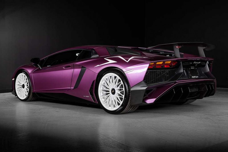 Фиолетовый Lamborghini Aventador LP750-4 SV без пробега продали за 44 млн рублей