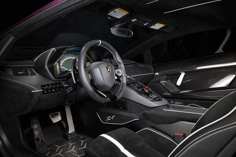Фиолетовый Lamborghini Aventador LP750-4 SV без пробега продали за 44 млн рублей