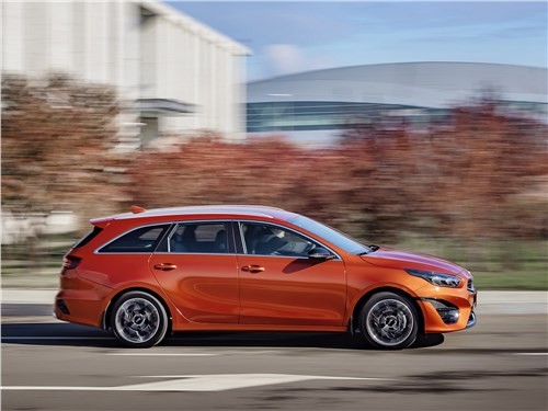 Тест-драйв KIA Ceed (поколение III рестайлинг) - Kia Ceed решил подкупать &laquo;фокусами&raquo; и мотором