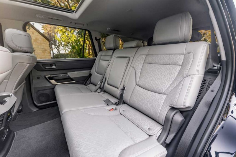 Представлен новый внедорожник Toyota Sequoia 2022 третьего поколения