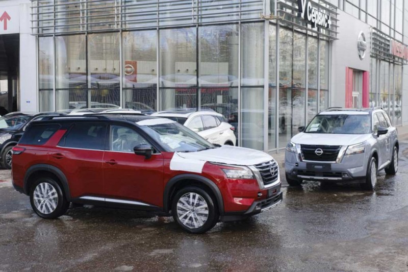 В России начались продажи Nissan Pathfinder 2022: машины добрались до дилеров