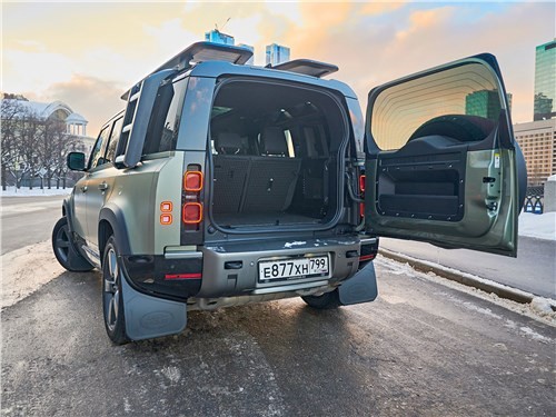Тест-драйв Land Rover Defender 110 (поколение III) - Особенности преемственности британских аристократов