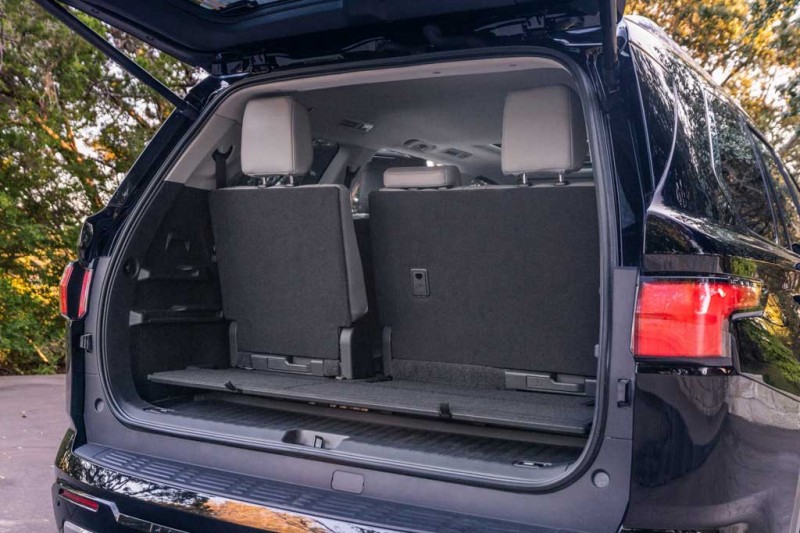 Представлен новый внедорожник Toyota Sequoia 2022 третьего поколения