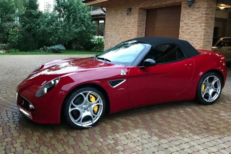 Alfa Romeo, которая не потеряла в цене: в Москве продают 8C Competizione за 27,4 млн
