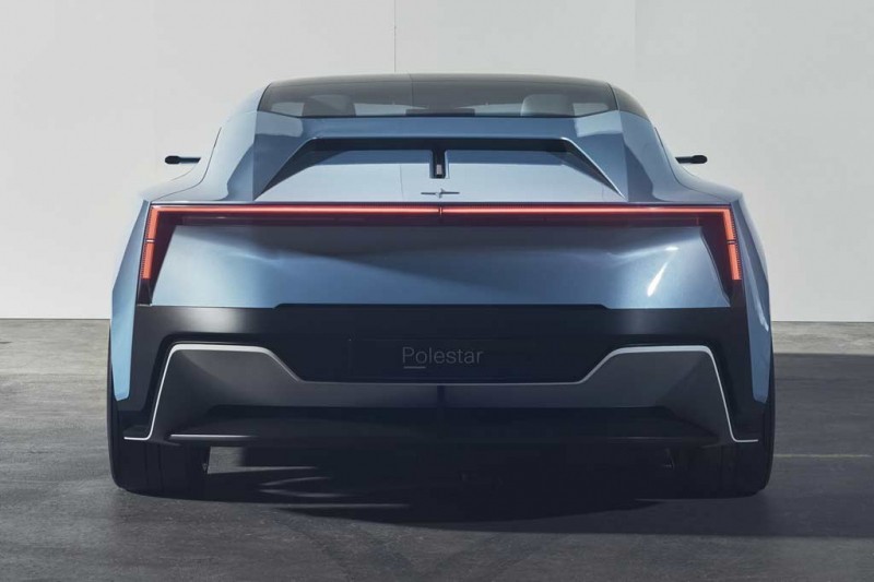 Концептуальный Polestar O2 удивил стеклянной крышей и наличием квадрокоптера