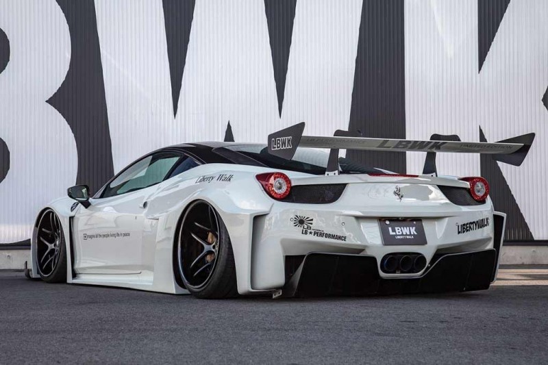 Тюнеры из Liberty Walk подготовили фирменный обвес для купе Ferrari 458 Italia