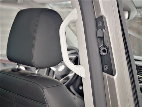 Тест-драйв Volkswagen Multivan (поколение T6.1) - Мультиинструмент в мечтах и в быту