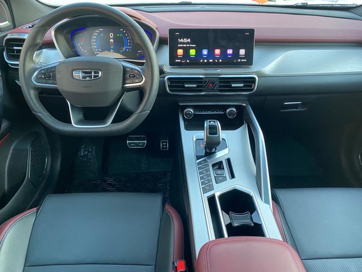 Два сапога &mdash; не пара: сравнительный тест-драйв Geely Coolray и FAW Bestune T77