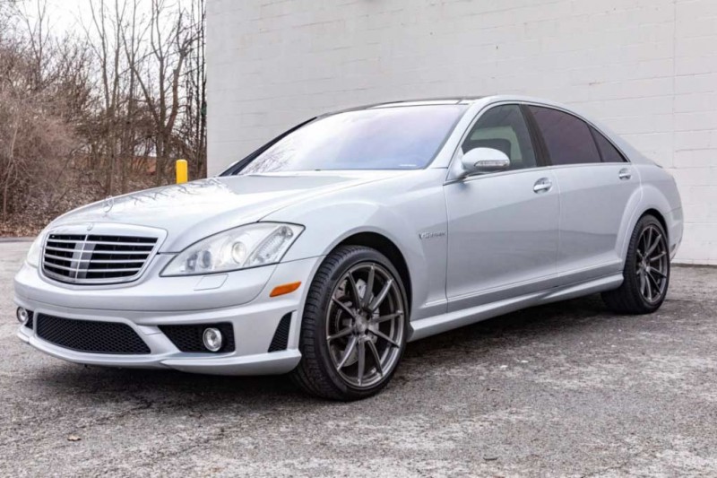 В продаже Mercedes S65 AMG с могучим V12: ценник на машину упал ниже плинтуса