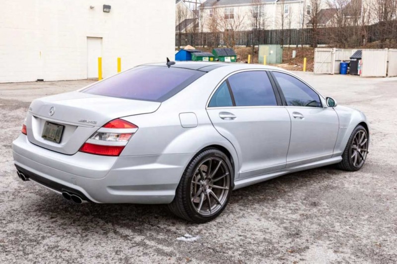 В продаже Mercedes S65 AMG с могучим V12: ценник на машину упал ниже плинтуса